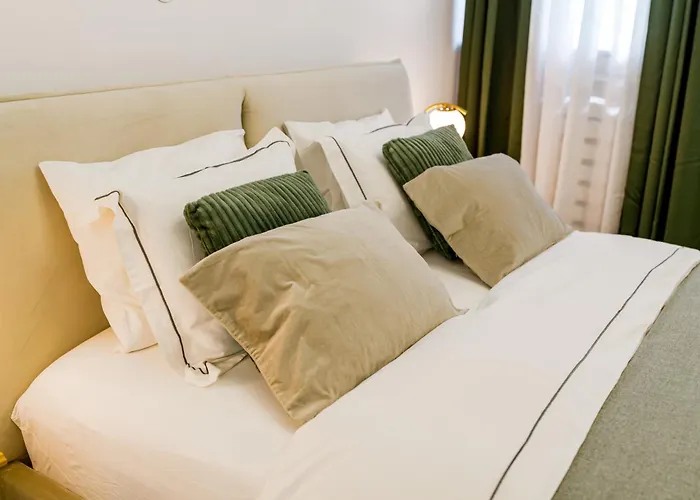 New High Ceilings - Cozy - Athenee Palace -invoce At Request 부쿠레슈티